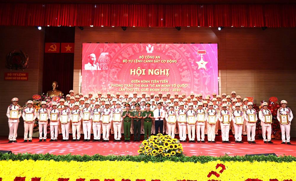 80 gương điển hình tiên tiến được biểu dương tại Hội nghị.