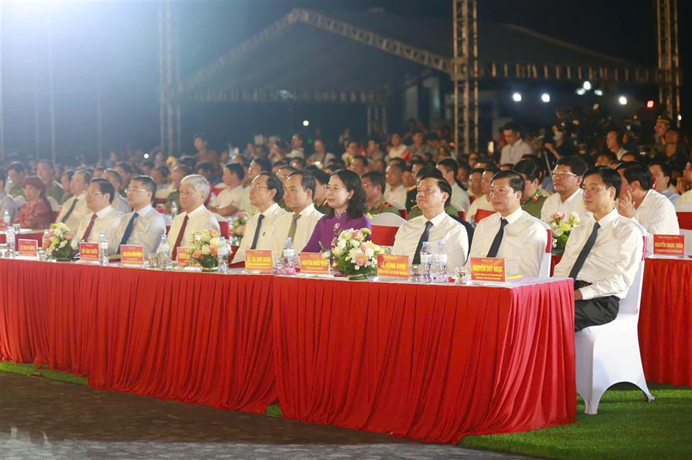 Các đại biểu tham dự chương trình.