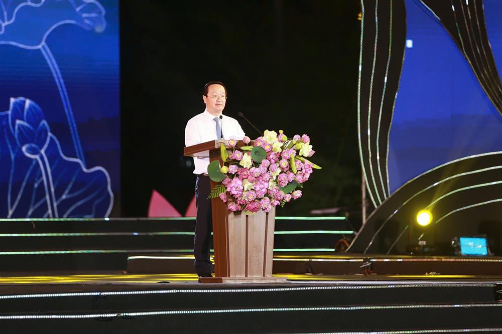 Đồng chí Nguyễn Đức Trung, Bí thư Tỉnh ủy Nghệ An phát biểu khai mạc chương trình.