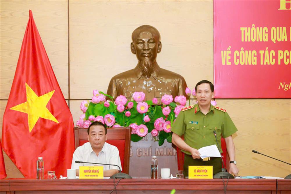 Trung tướng Lê Văn Tuyến phát biểu tại Hội nghị.