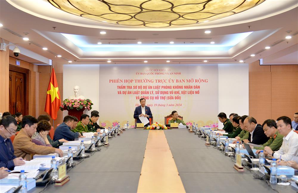 Quang cảnh phiên họp.