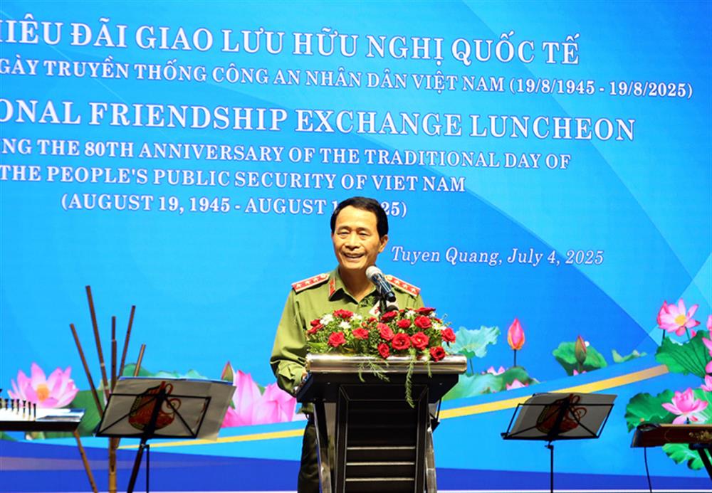 Thứ trưởng Lê Quốc Hùng bày tỏ lời cảm ơn chân thành tới sự ủng hộ, đồng hành của các Đại sứ, cơ quan thực thi pháp luật và tổ chức quốc tế.