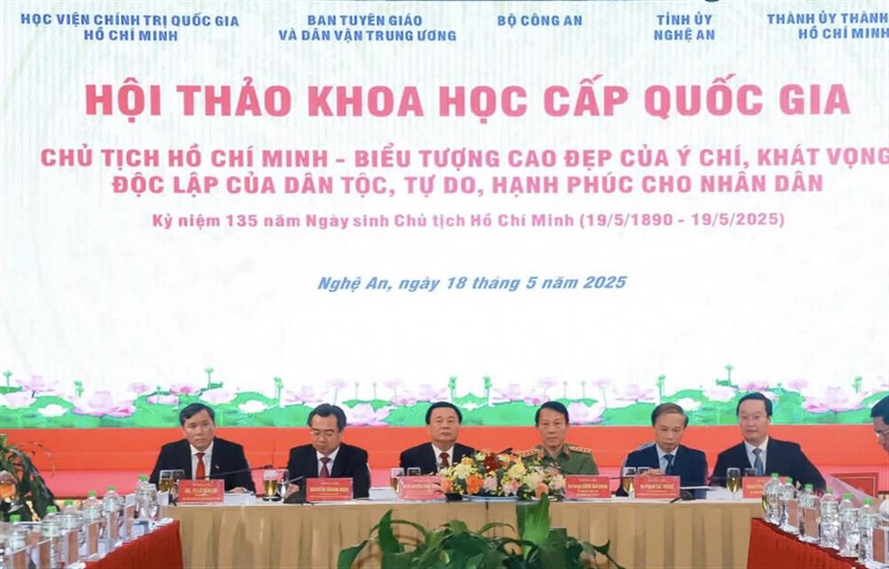 Các đồng chí chủ trì Hội thảo.
