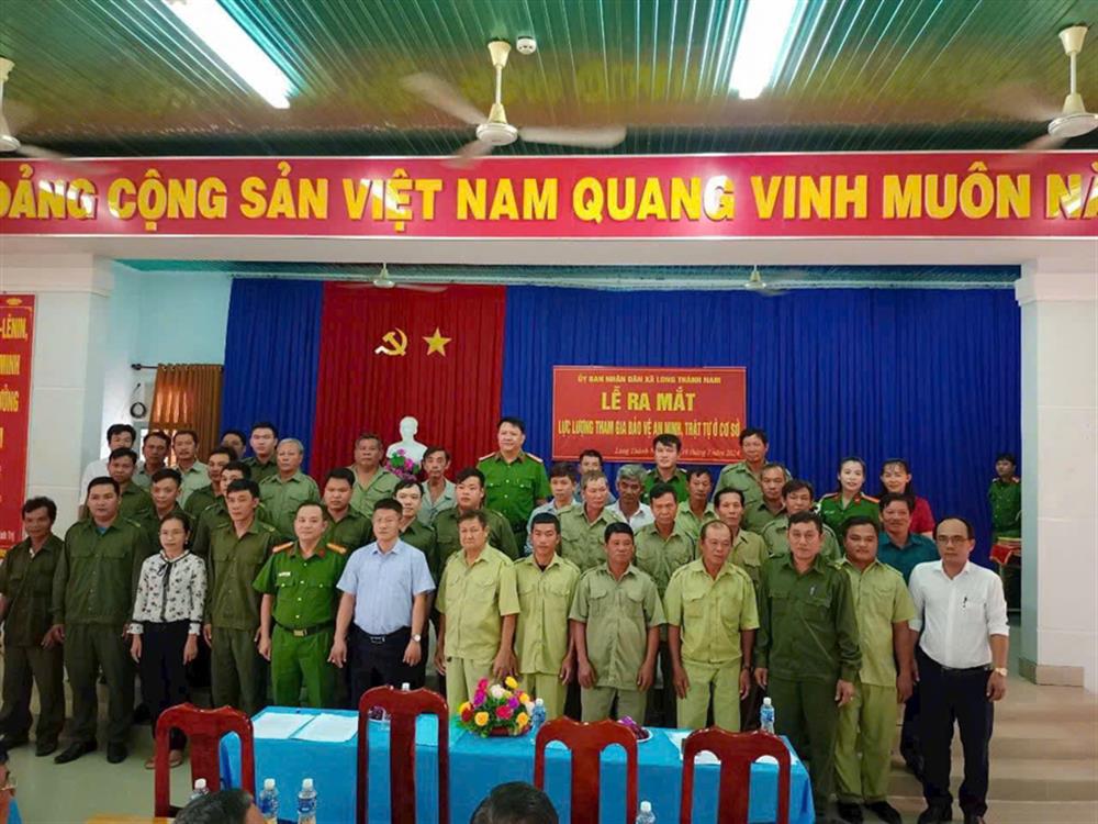 Lễ ra mắt lực lượng tham gia bảo vệ ANTT ở cơ sở tại một xã trên địa bàn tỉnh Tây Ninh.