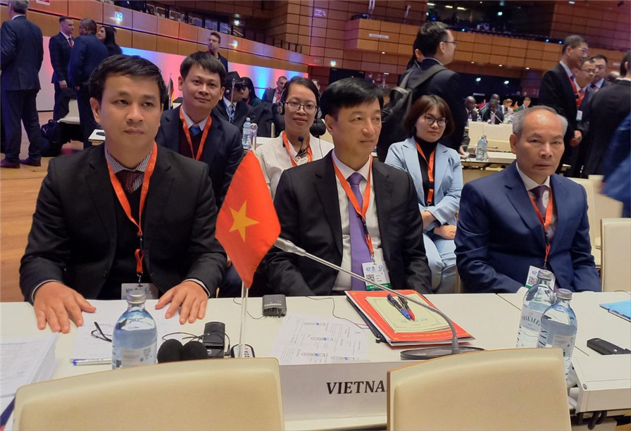 Thứ trưởng Nguyễn Duy Ngọc và các thành viên Đại biểu cấp cao Việt Nam dự phiên họp của Đại hội đồng Interpol.