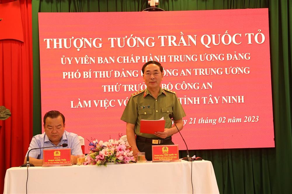 Thứ trưởng Trần Quốc Tỏ phát biểu tại buổi làm việc.