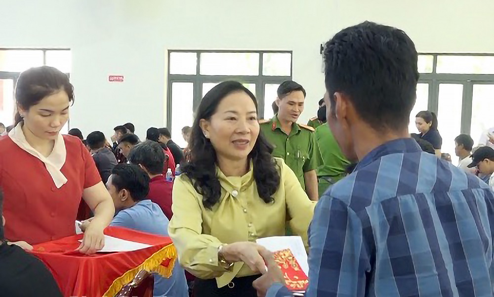 Lãnh đạo thị xã Bình Long thường xuyên quan tâm, động viên các đối tượng lầm lỡ tái hoà nhập cộng đồng.