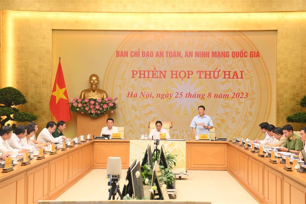 Thứ trưởng Lương Tam Quang phát biểu tại phiên họp.