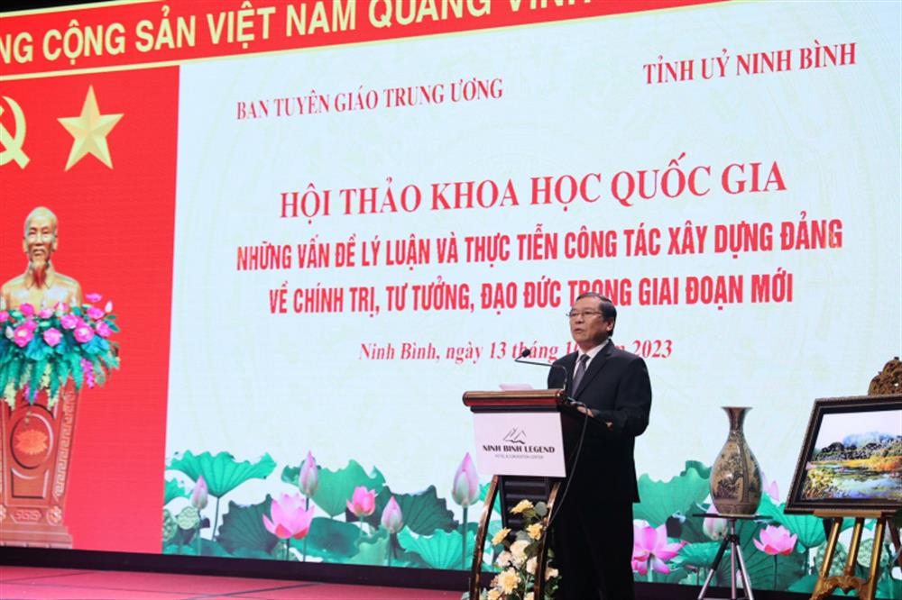 Đồng chí Lại Xuân Môn, Ủy viên Trung ương Đảng, Phó Trưởng Ban Thường trực Ban Tuyên giáo Trung ương, Chủ tịch Hội đồng Khoa học các cơ quan Đảng Trung ương phát biểu đề dẫn hội thảo.