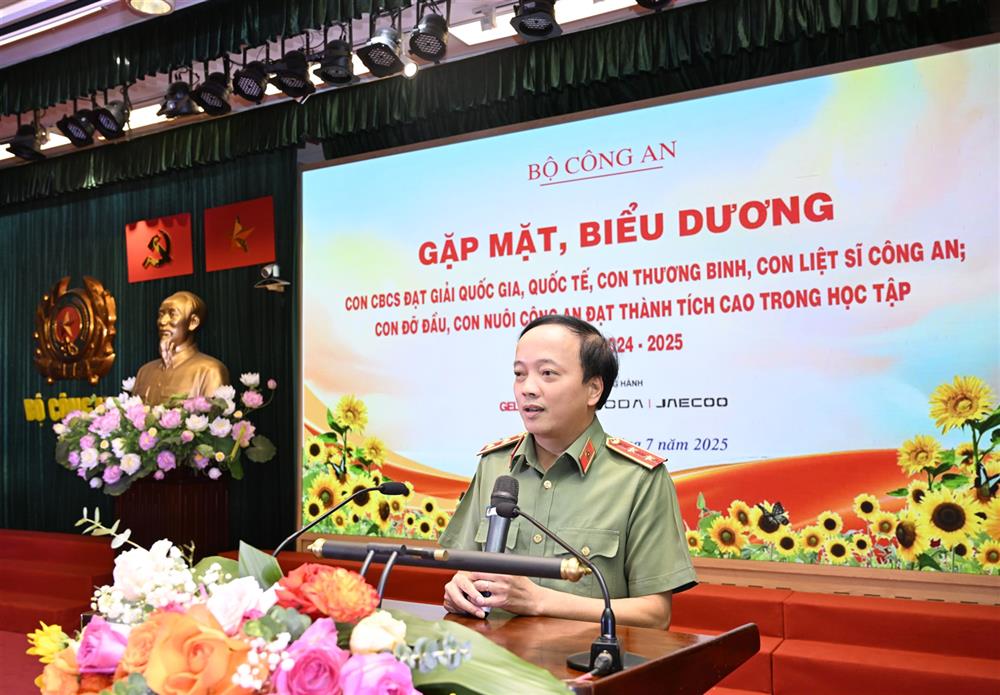 Thứ trưởng Đặng Hồng Đức phát biểu tại buổi gặp mặt.