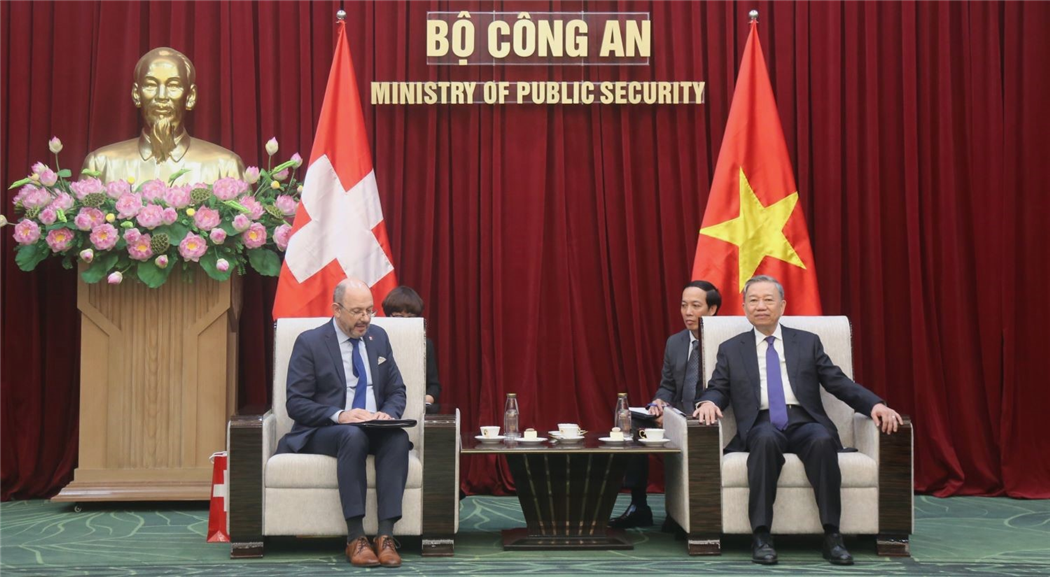 Bộ trưởng Tô Lâm và Đại sứ Thomas Gass tại buổi tiếp.