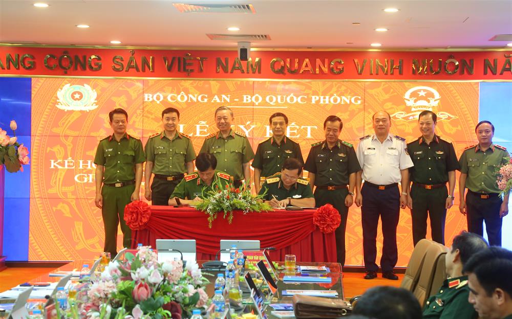 Lãnh đạo Bộ Công an và Bộ Quốc phòng ký kết Kế hoạch phối hợp triển khai Đề án 06.