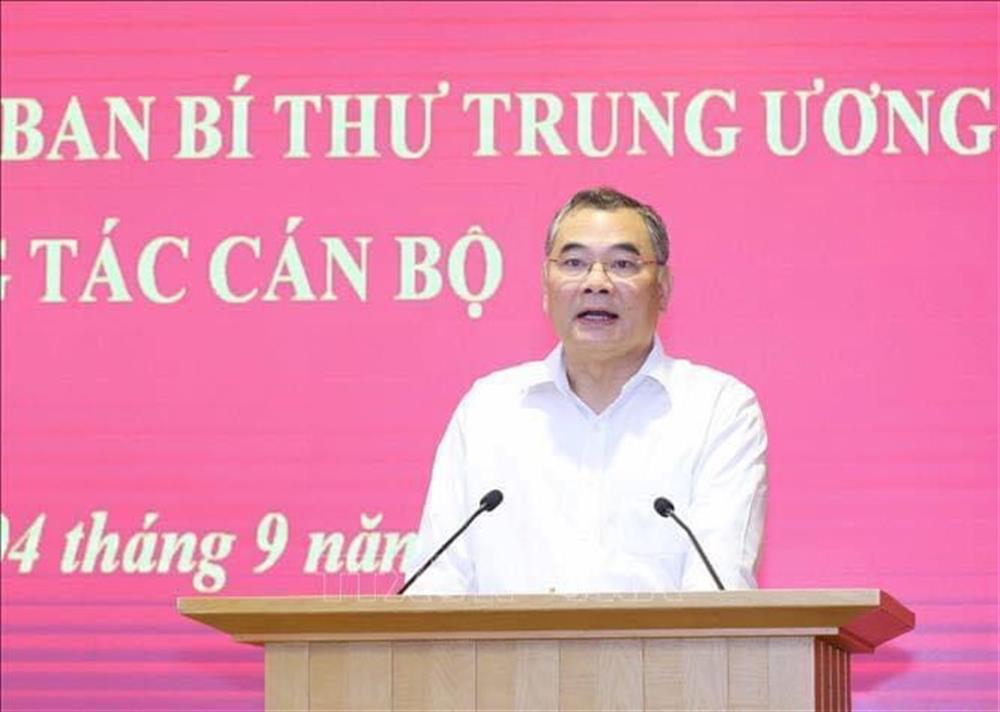 Trung tướng Tô Ân Xô, Trợ lý, Phụ trách Văn phòng Tổng Bí thư phát biểu nhận nhiệm vụ.