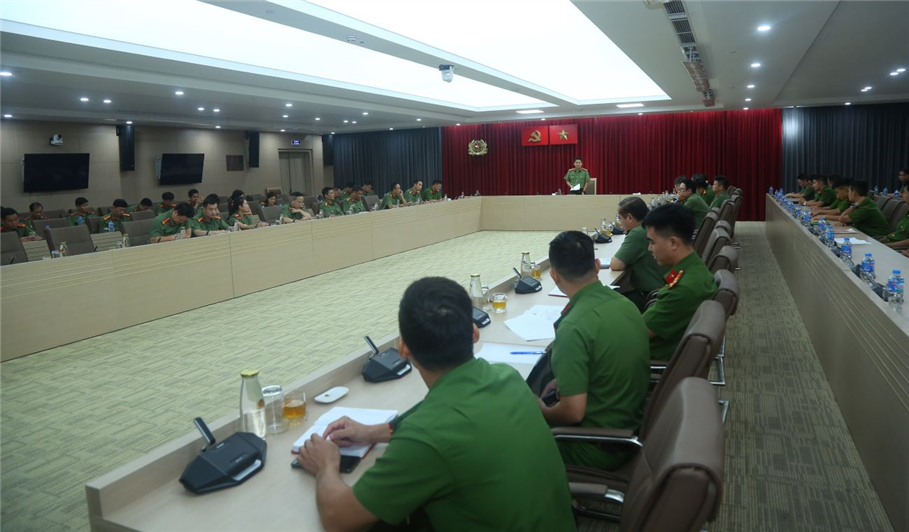 Toàn cảnh cuộc họp.