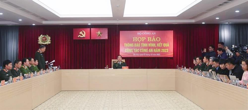 Toàn cảnh buổi họp báo.