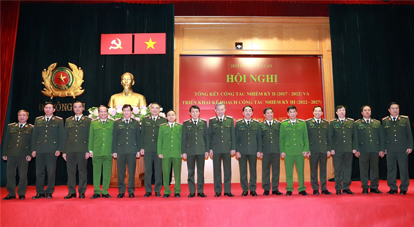 Hội đồng Lý luận Bộ Công an nhiệm kỳ III (2022 - 2027) ra mắt Hội nghị.
