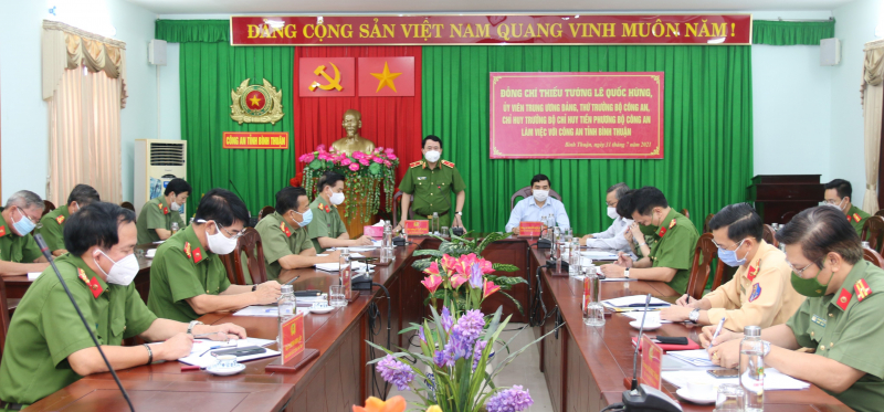 Quang cảnh buổi làm việc.