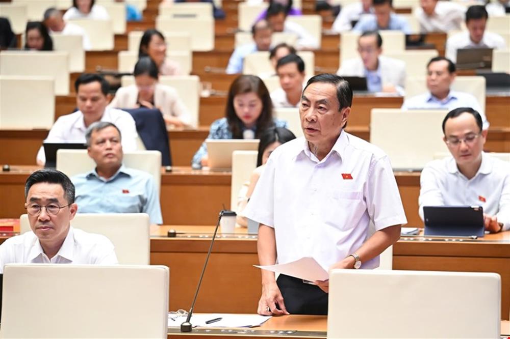 ĐBQH Phạm Văn Hoà.