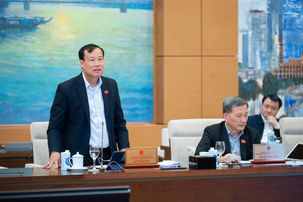 Chủ nhiệm Ủy ban Quốc phòng và An ninh của Quốc hội Lê Tấn Tới trình bày báo cáo giải trình, tiếp thu, chỉnh lý dự thảo Luật Căn cước trong phiên họp của Ủy ban Thường vụ Quốc hội ngày 15/11 vừa qua.