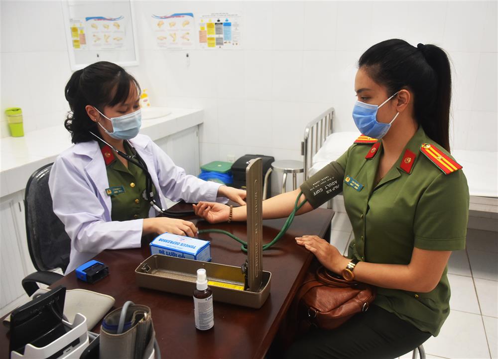 Cán bộ, chiến sĩ công an khám bệnh tại Bệnh xá Công an tỉnh Bà Rịa – Vũng Tàu.