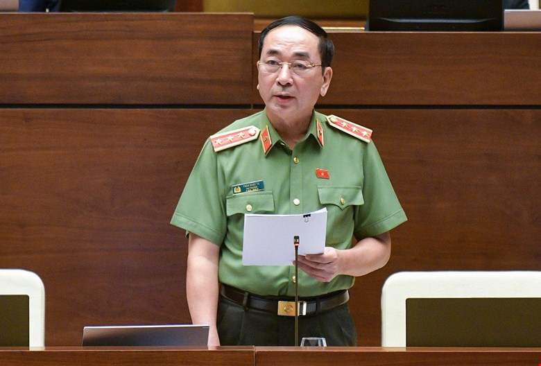 Thứ trưởng điều hành hoạt động Bộ Công an Trần Quốc Tỏ phát biểu tại phiên thảo luận.