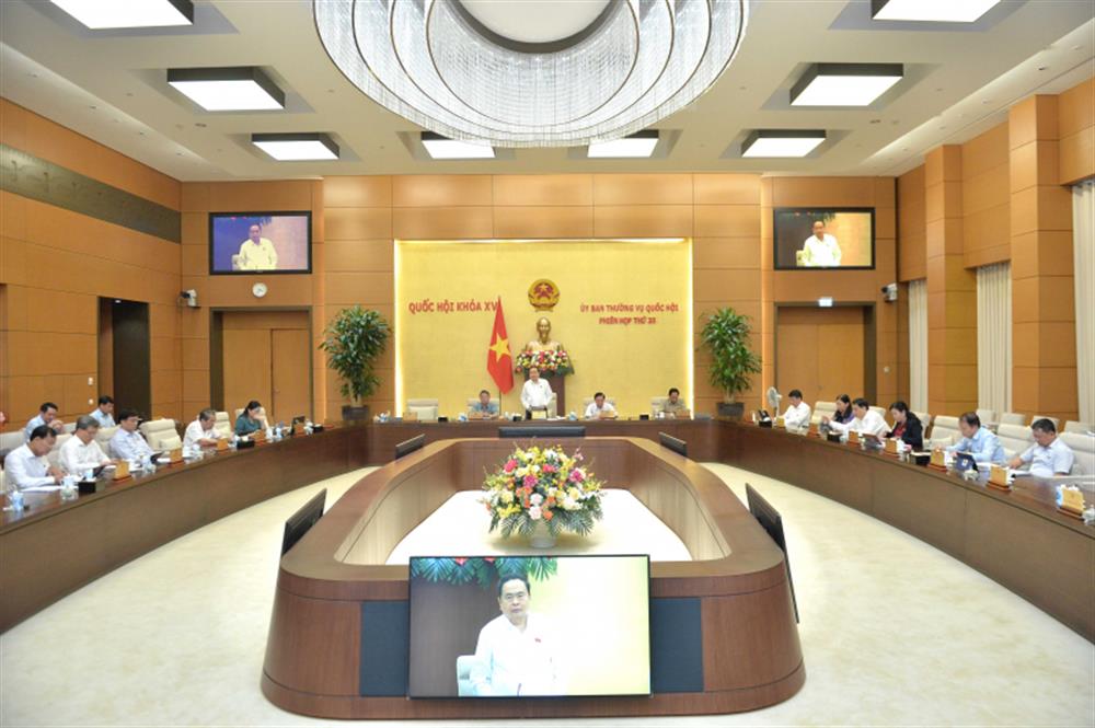 Các đại biểu tại phiên họp.